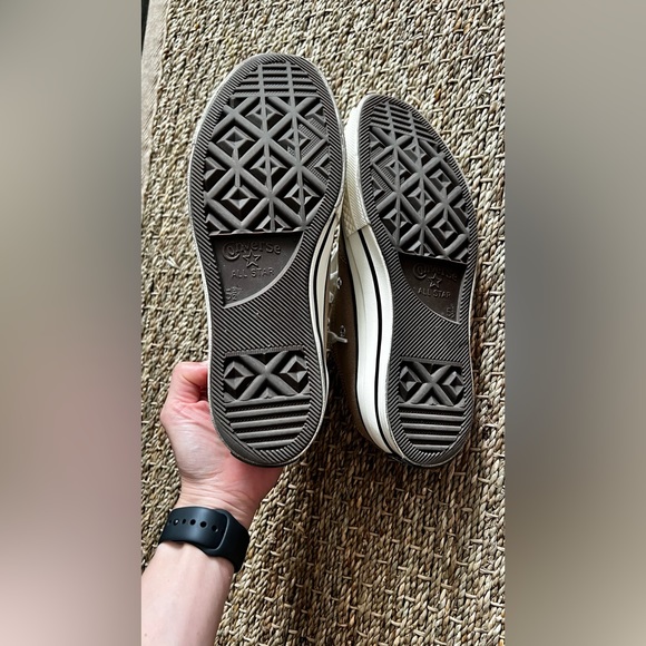 EUC CONVERSE Tan Chuck 70 Low-Top Sneakers - Picture 5 of 13